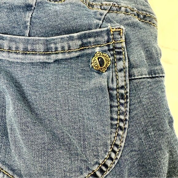 Democracy “Ab”solution Jean Shorts- Size 4 - Picture 7 of 10